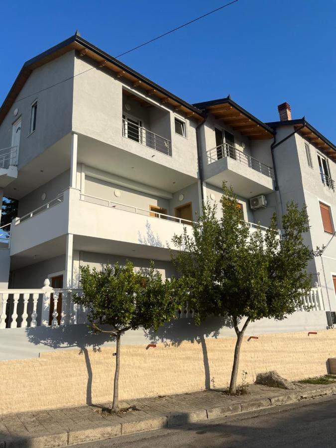 Villa Yseni Orikum Exterior foto